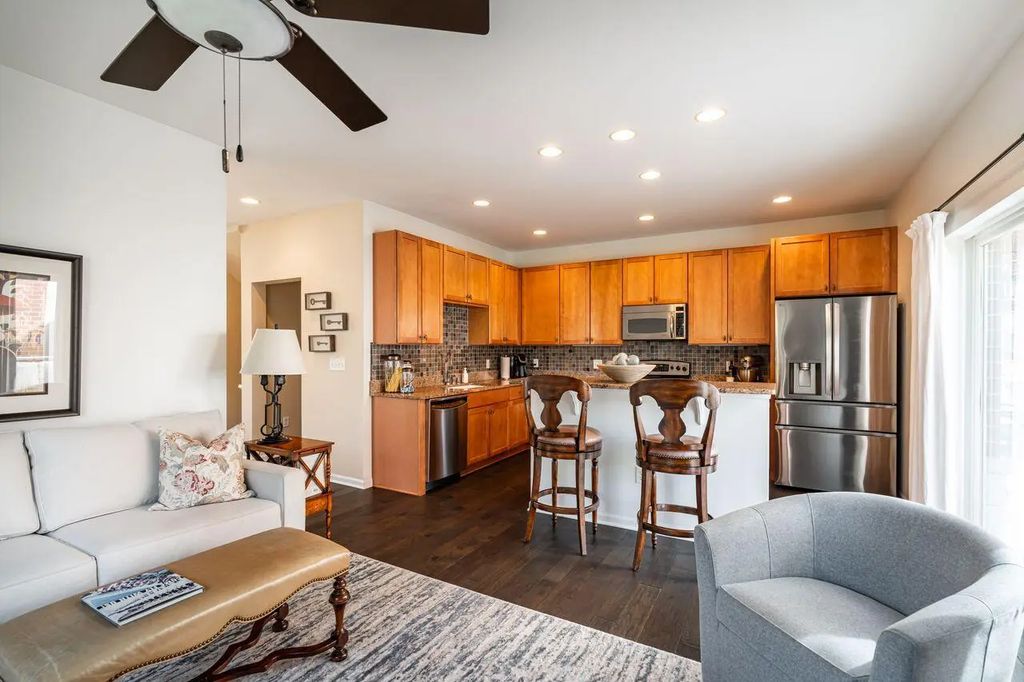 3870 S Lake Dr 1102, Saint Francis