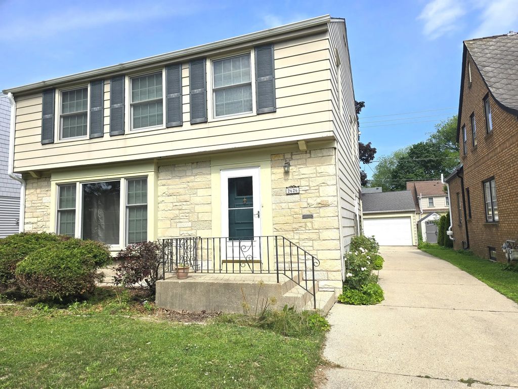 2626 N 73rd St, Wauwatosa