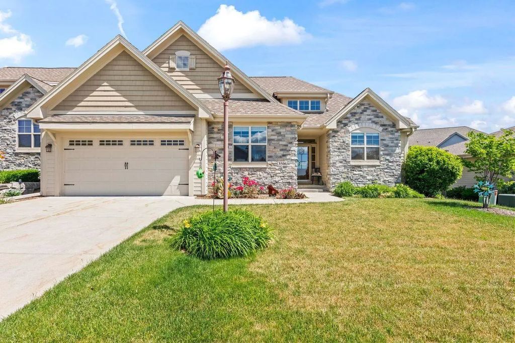 3506 Hawthorn Hill Dr, Waukesha