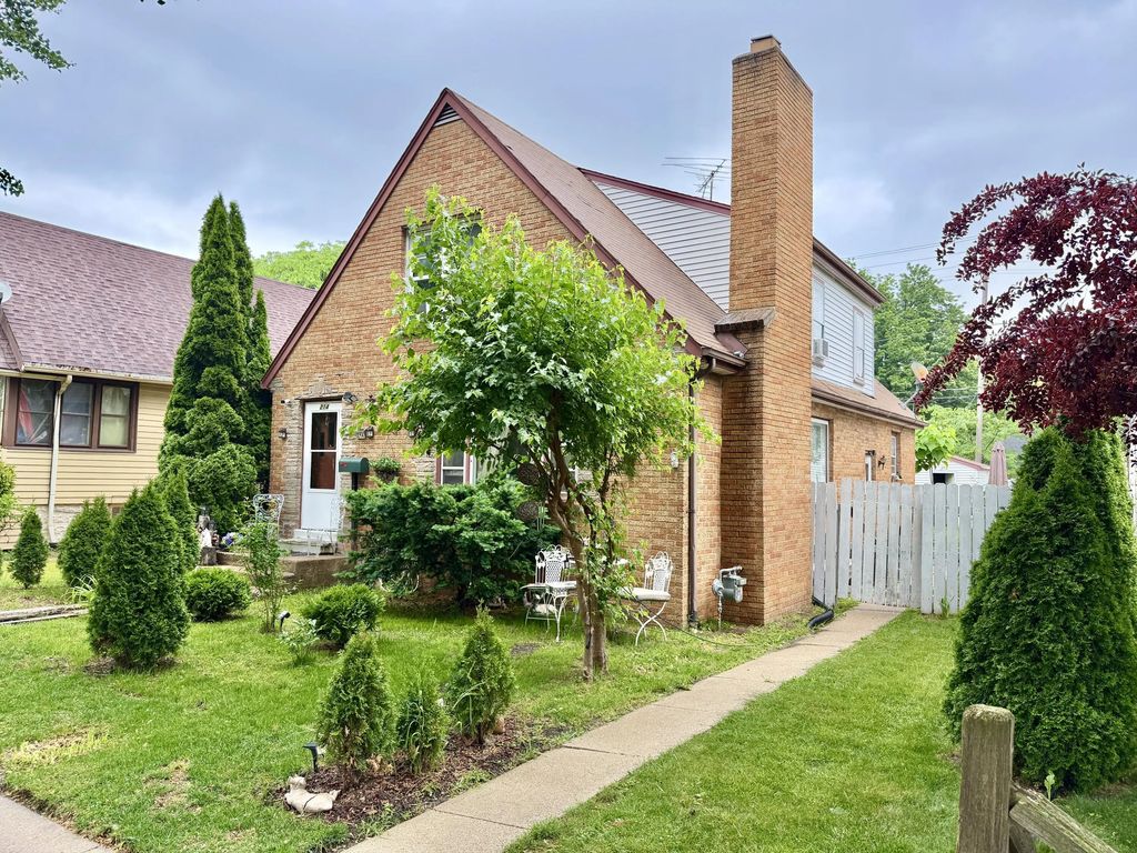 214 S 65th St, Milwaukee