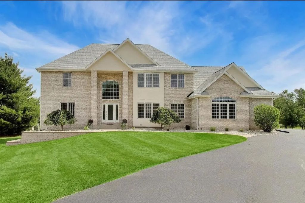 W4744 Briar Dr, Lafayette