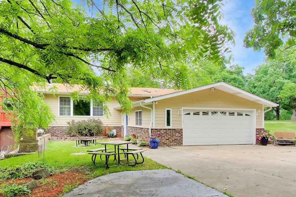 33432 120th St, Randall