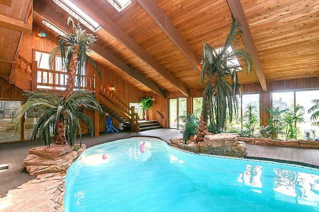 W215n5353 Ada Ct, Menomonee Falls