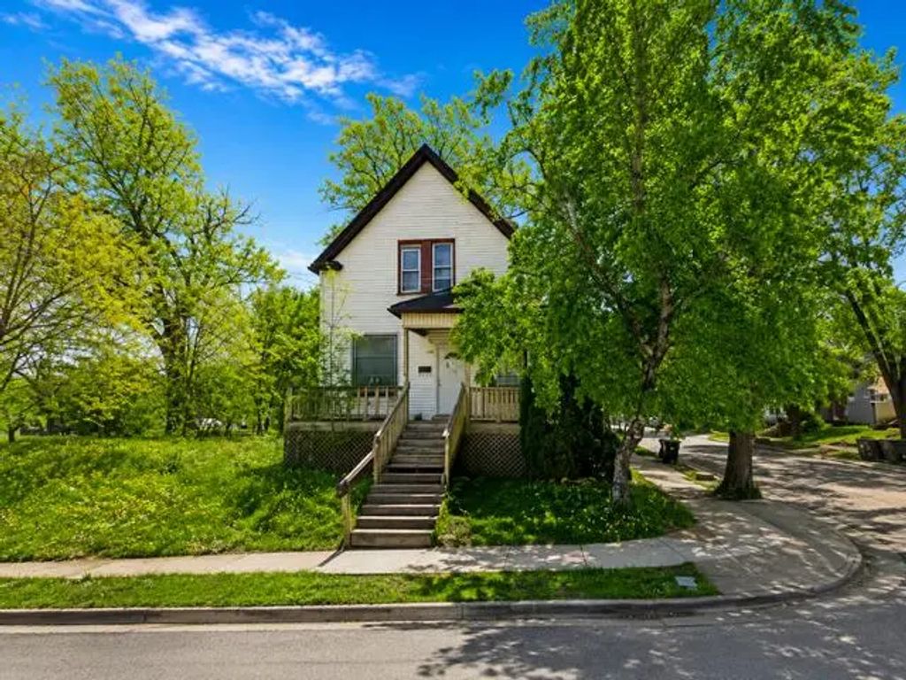 3533 W Clarke St, Milwaukee