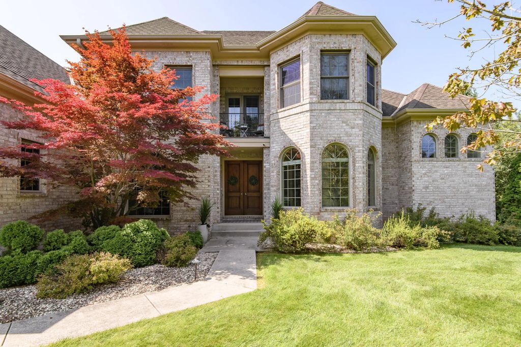 10935 N Oriole Ln, Mequon
