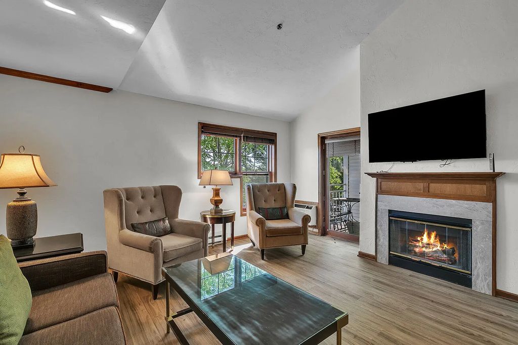 101 Osthoff Ave 455, Elkhart Lake