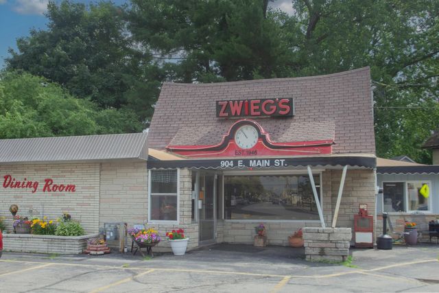 904 E Main St, Watertown