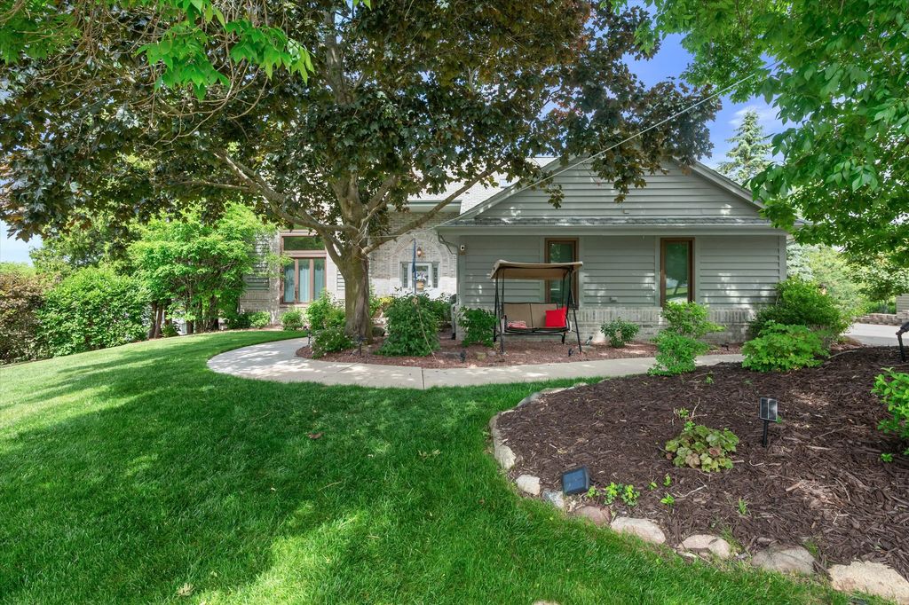 2809 Killarney Ct, West Bend