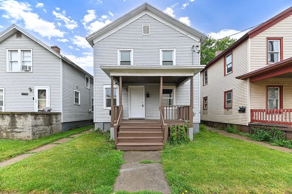 1218 N Memorial Dr, Racine
