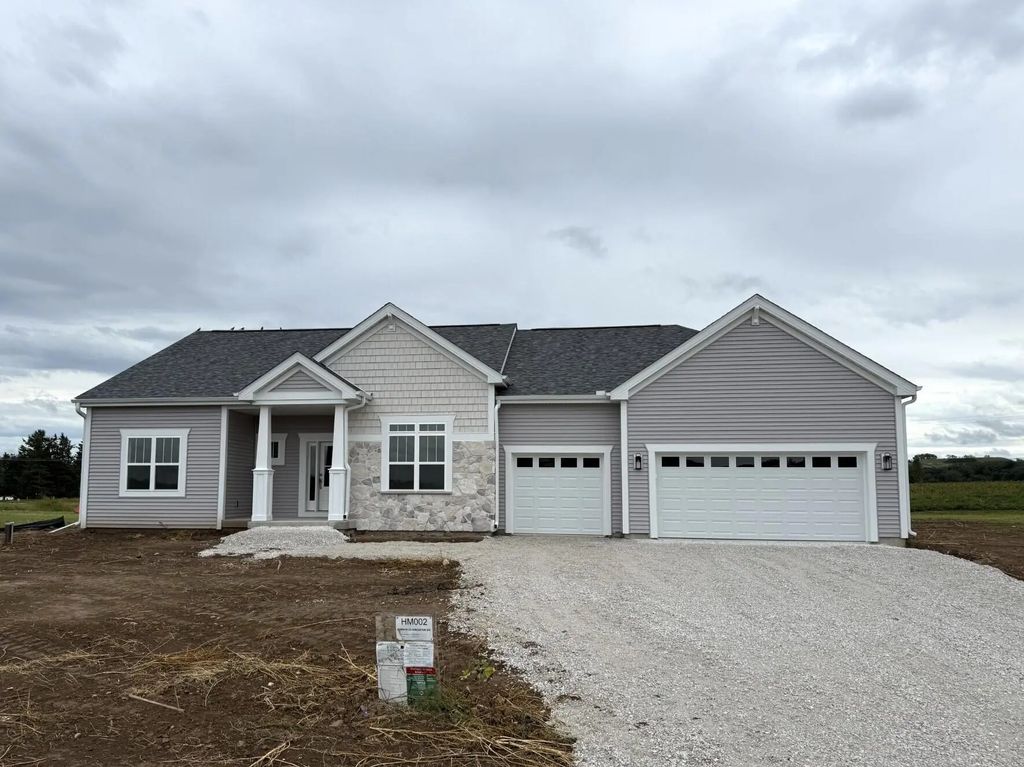 N68w26123 Brighton Dr, Lisbon