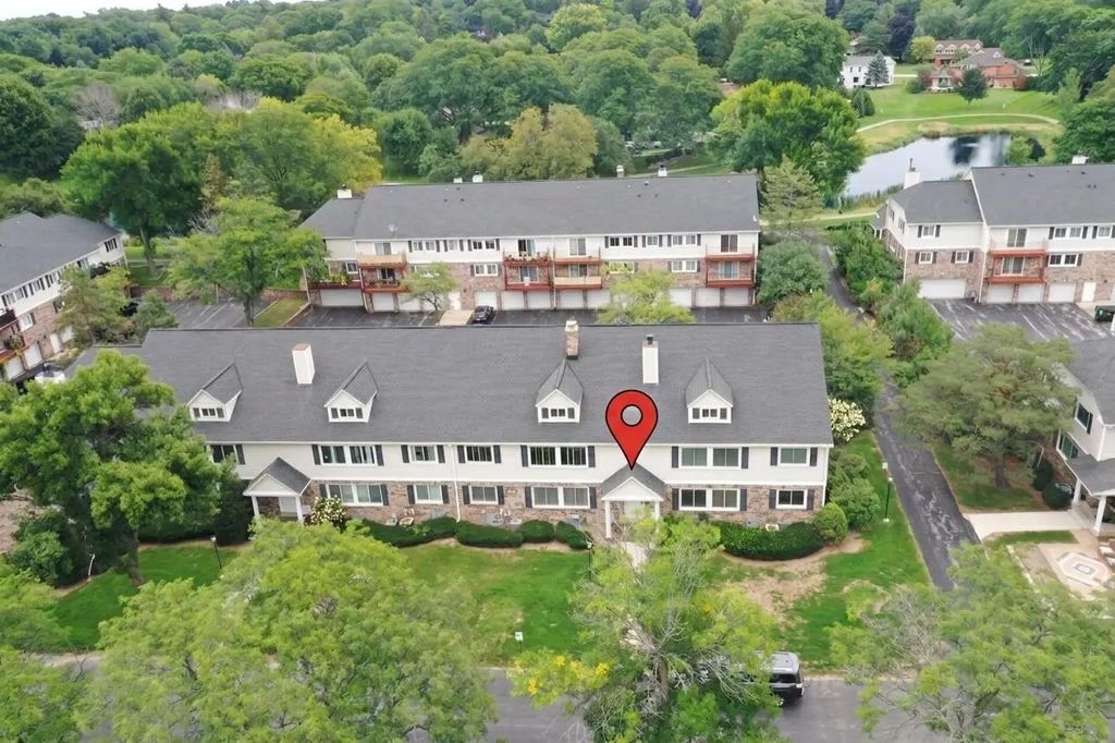 1146 Pilgrim Pkwy, Elm Grove