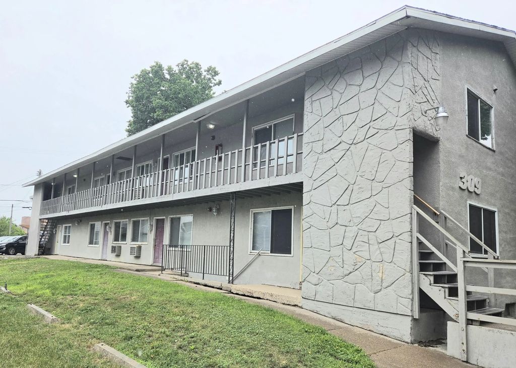 309 9th St N, La Crosse