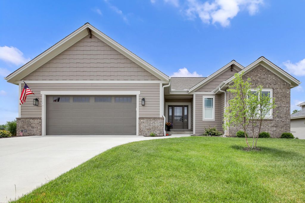 S54w25469 Pebble Brook Ct, Waukesha