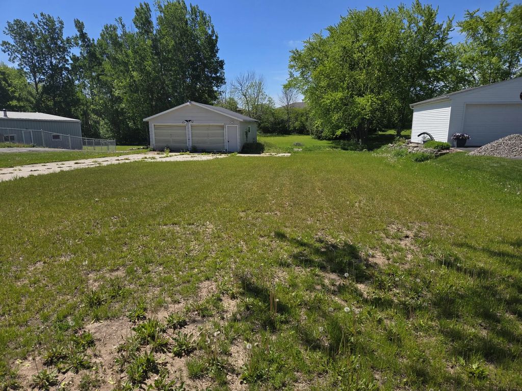 420 E Church St, Mishicot