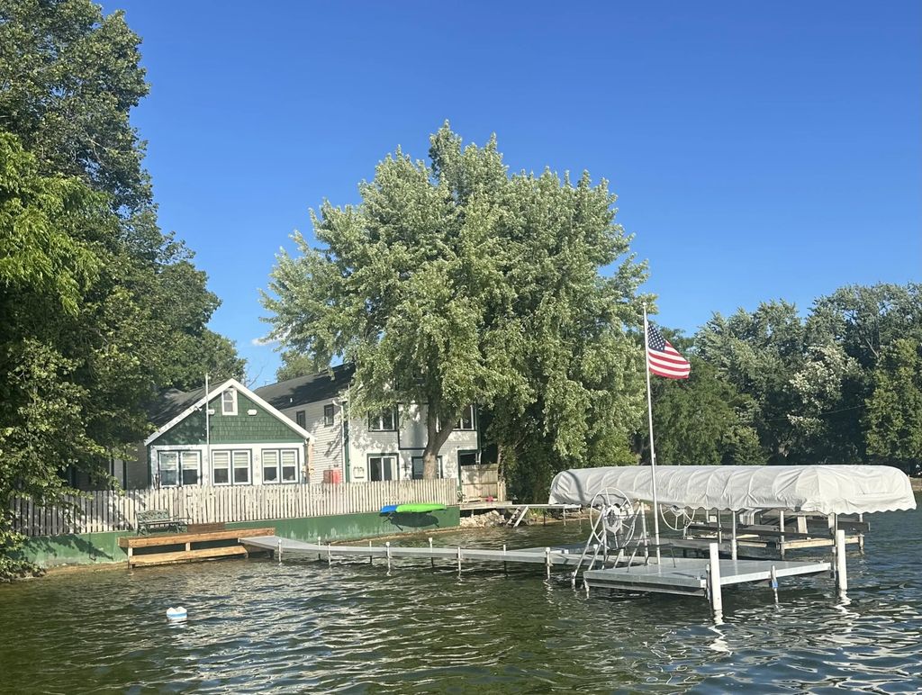 123 S Ferry Dr, Lake Mills