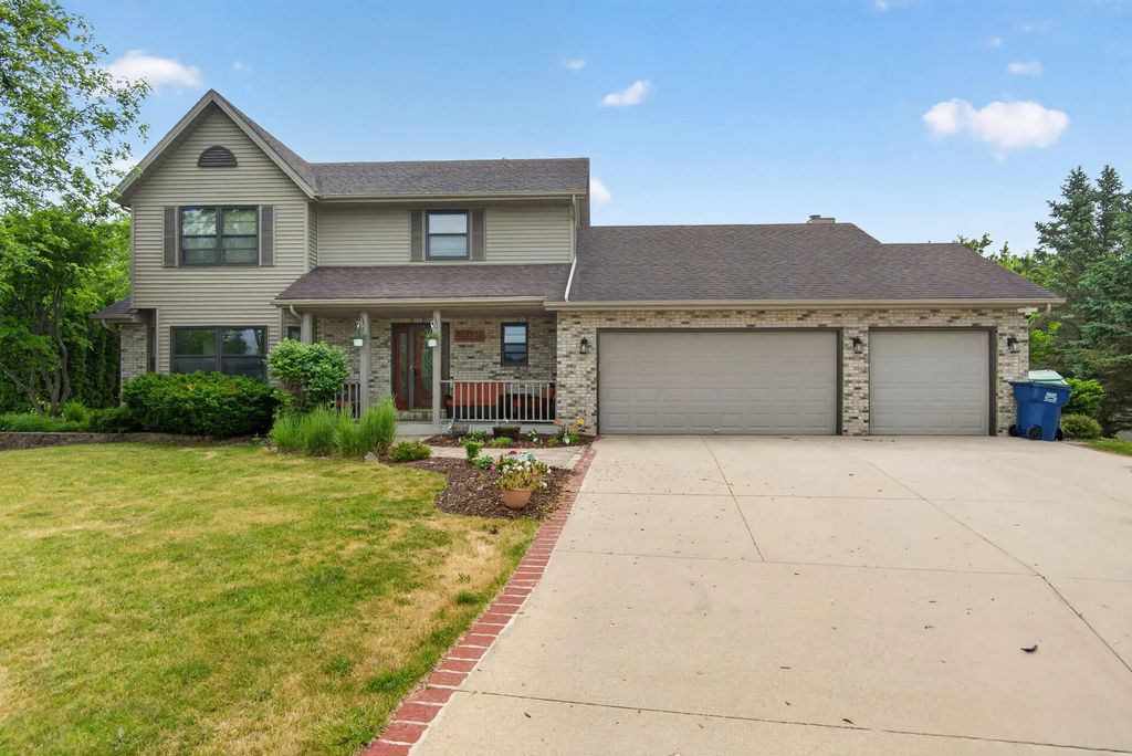 215 Quail Cir, Newburg