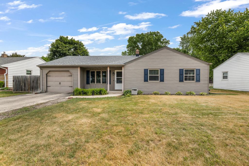 218 E Washington St, Slinger