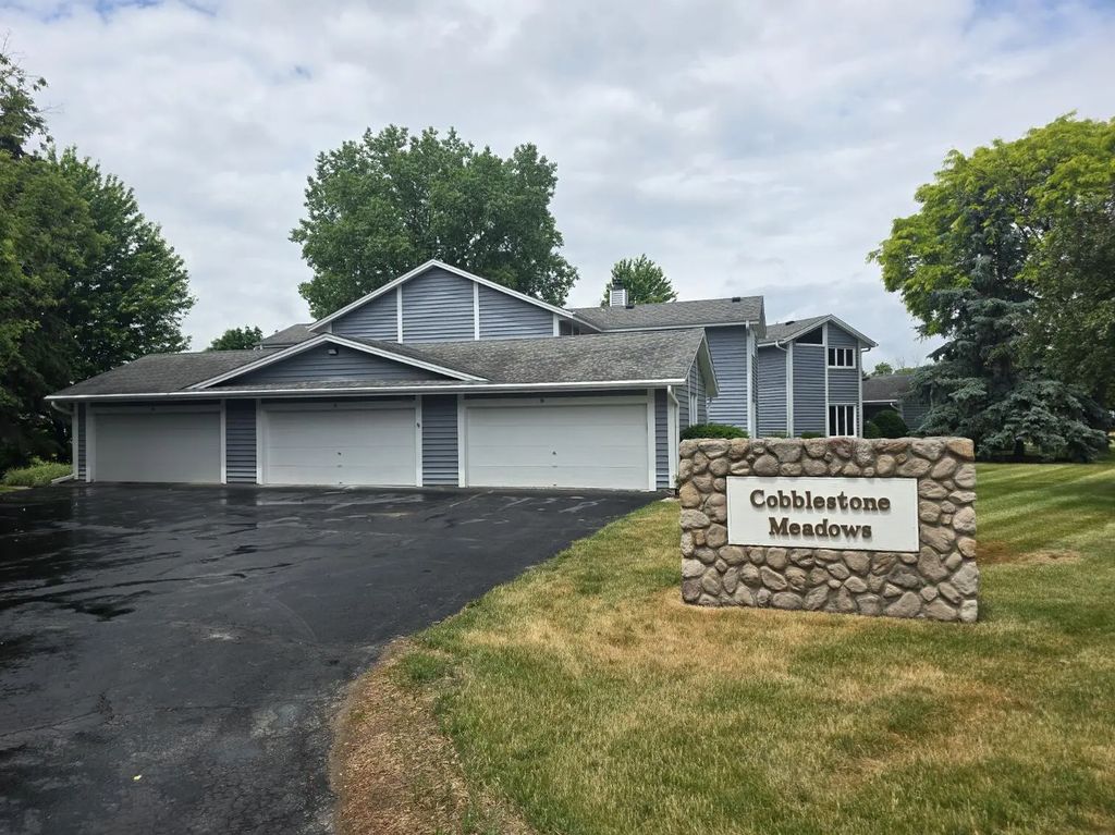 W157n11457 Hilbert Ln B, Germantown