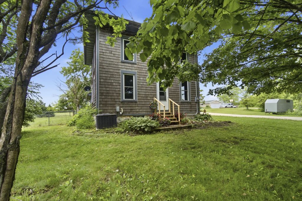 W2995 County Road Y -, Leroy