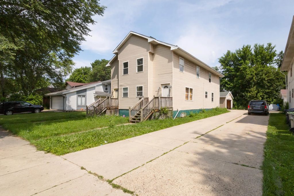 6824 W Mill Rd 6826, Milwaukee