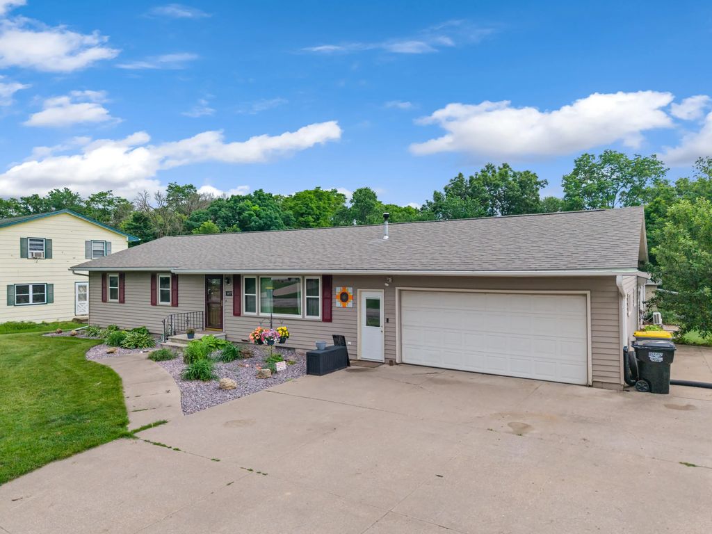 1497 Claudia Ave, La Crescent