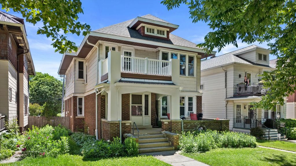 3932 N Maryland Ave 3934, Shorewood