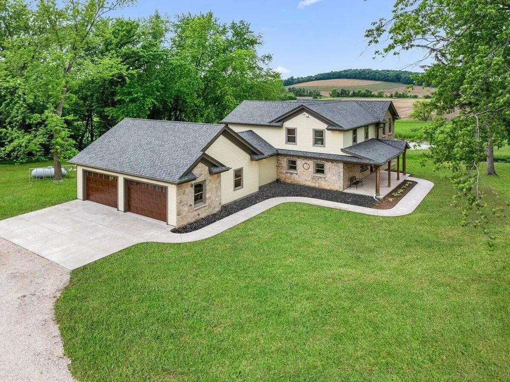 W3940 Campbell Dr, Ashford