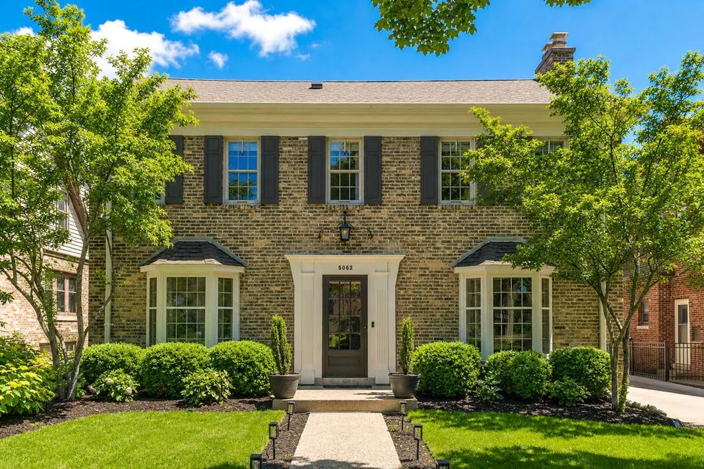 5062 N Larkin St, Whitefish Bay