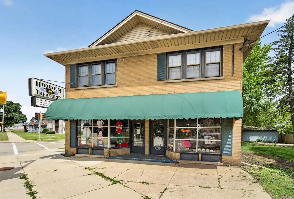 1744 Rapids Dr, Racine