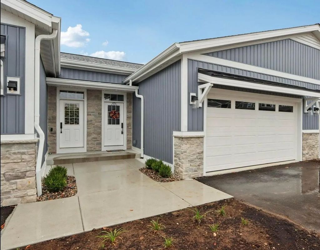405 Falcon Ridge Dr 18, Burlington