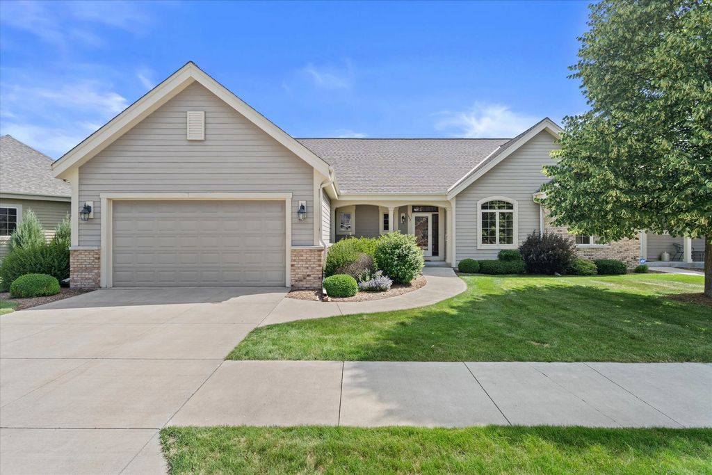 1443 Hidden Waters Cir, West Bend