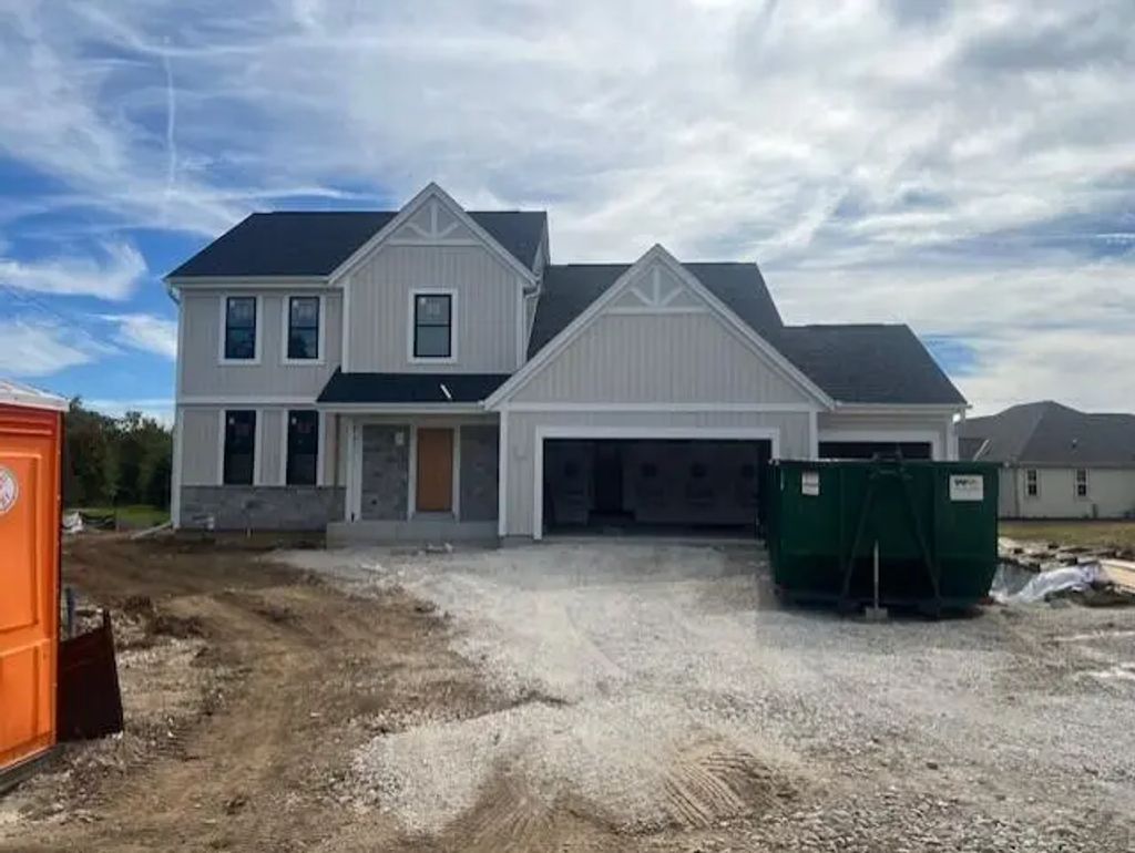 W251 N2464 Valleyview Cir, Pewaukee