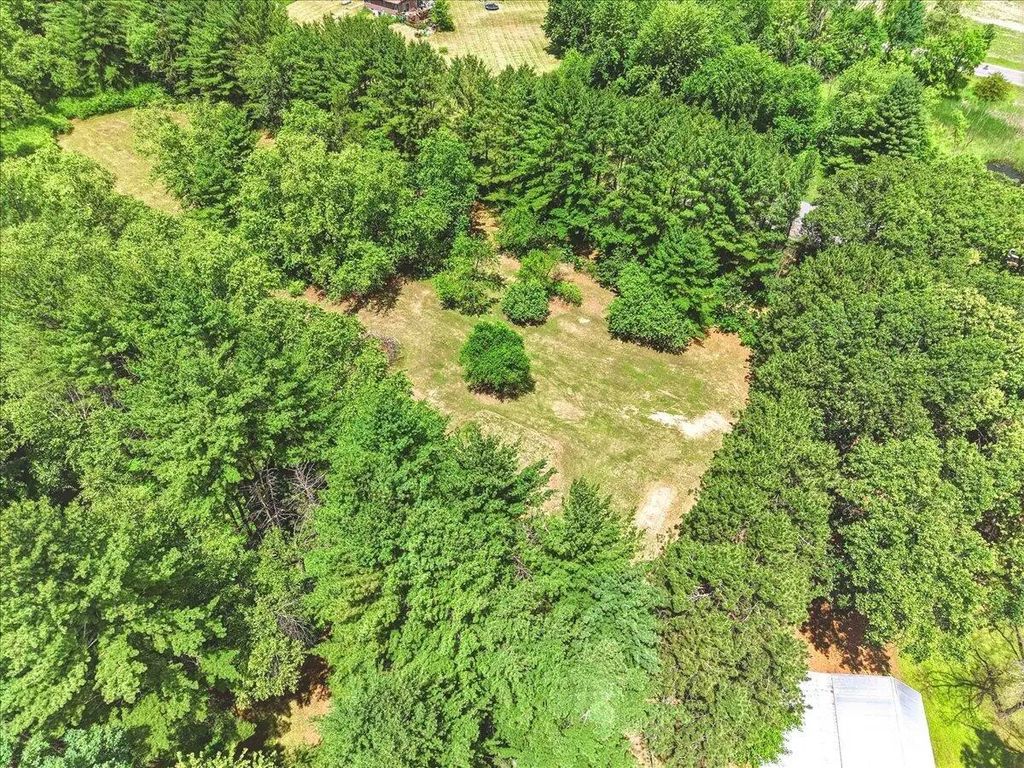 N9273 Perkins Rd, Farmington