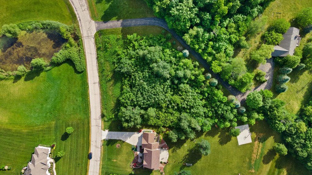S63w22755 Garrett Dr, Vernon