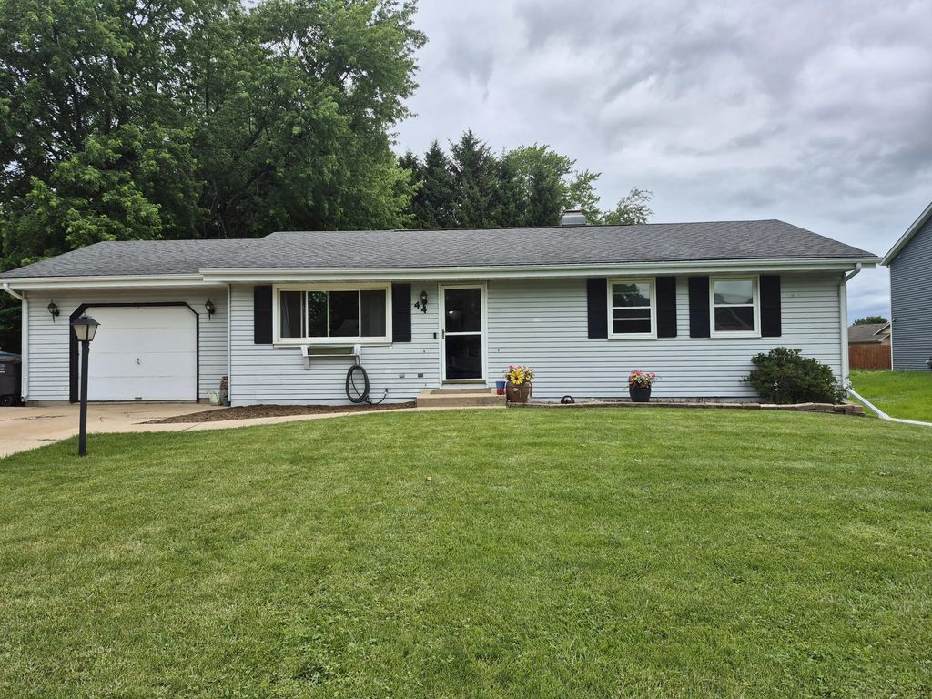 44 E Ash Ln, Milton