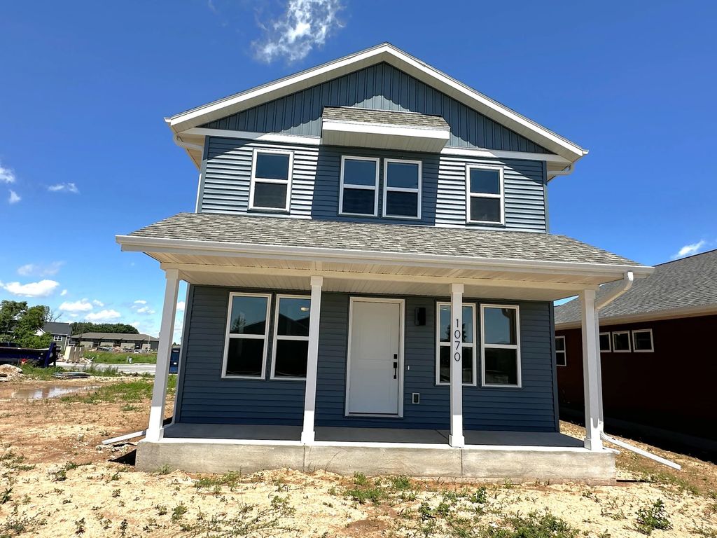 1070 Happy Ln, Sheboygan Falls
