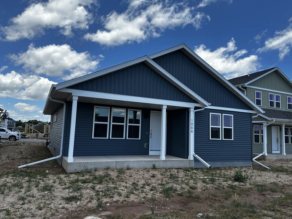 1066 Happy Ln, Sheboygan Falls