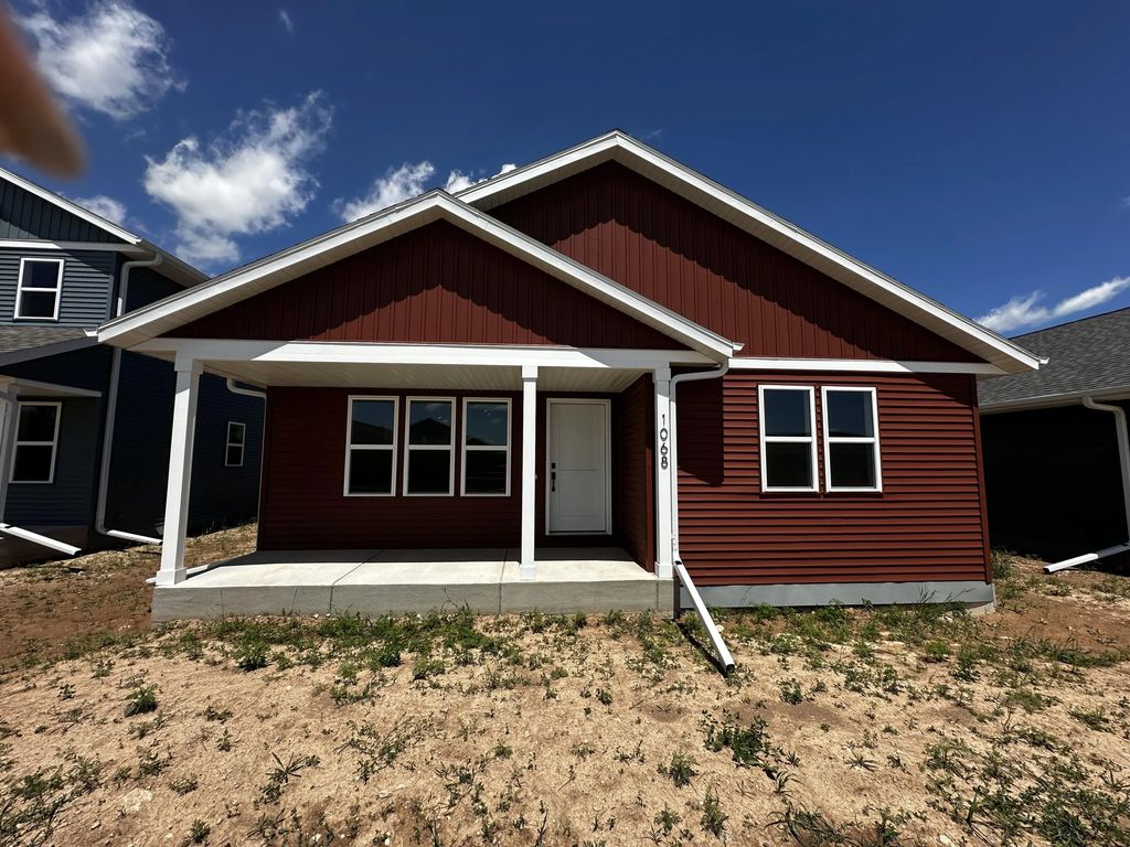 1068 Happy Ln, Sheboygan Falls