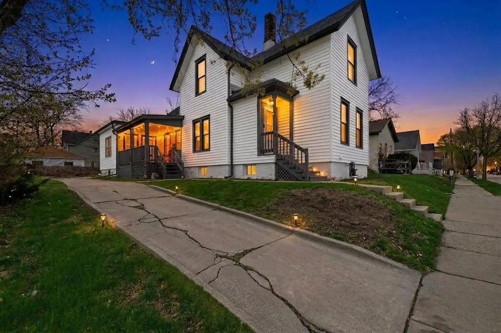 1220 N Wisconsin St, Racine