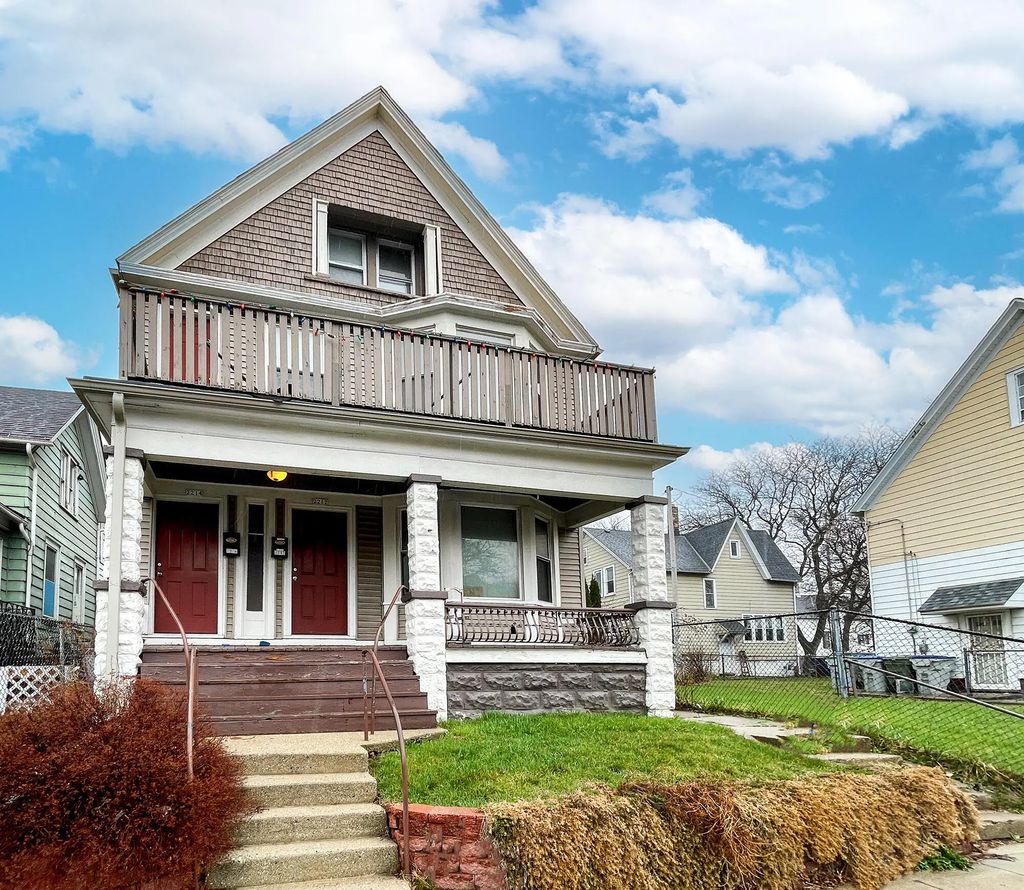 2214 N Holton St Upper, Milwaukee