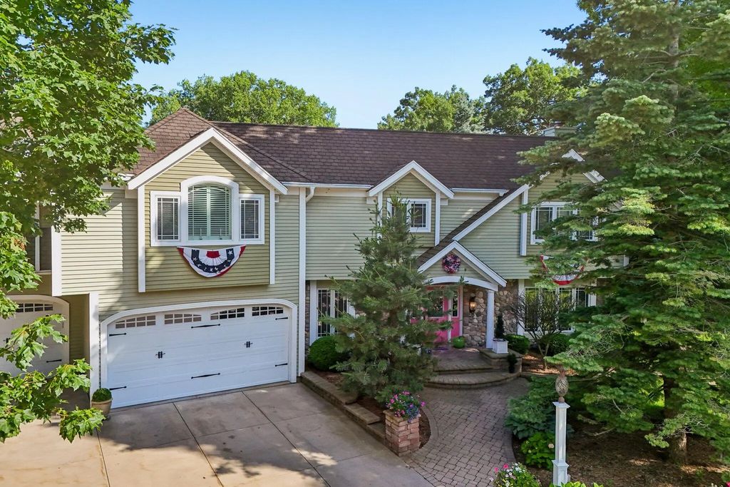 702 Glenwood Ct, Jefferson