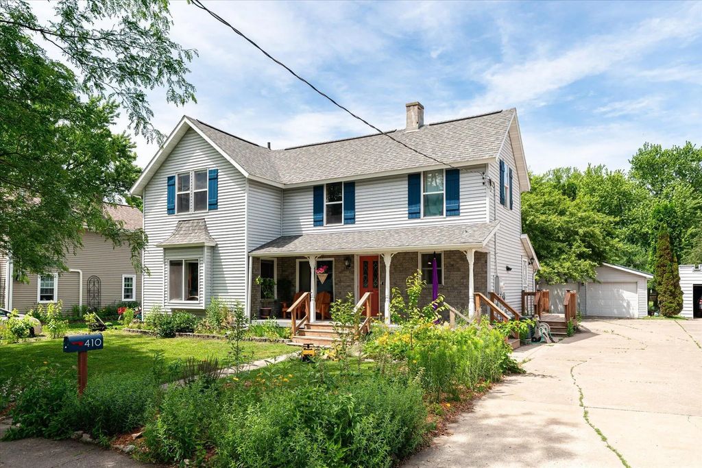 410 E Gillette St, Viroqua