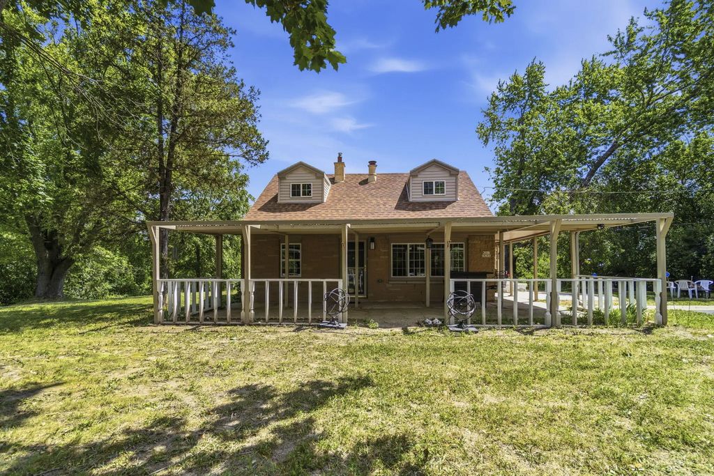 W207s8286 Hillendale Dr, Muskego
