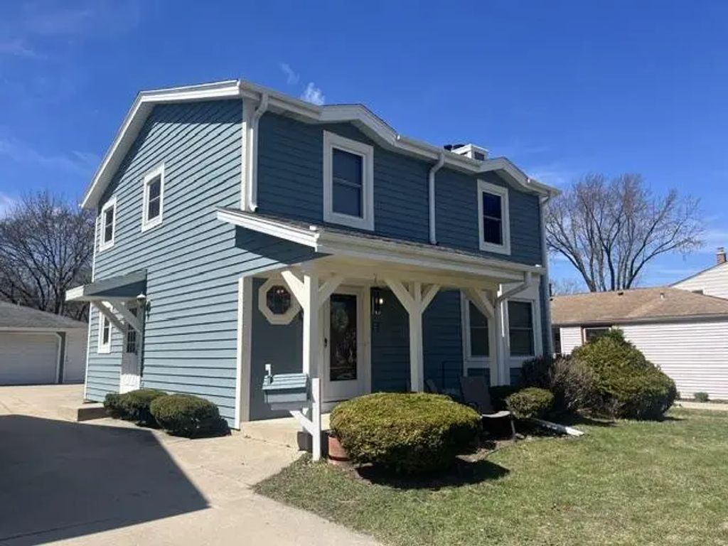 1139 S 120th St, West Allis