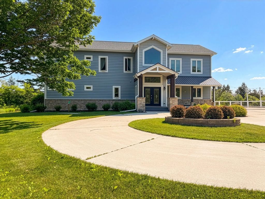 1115 Greendale Rd, Sheboygan