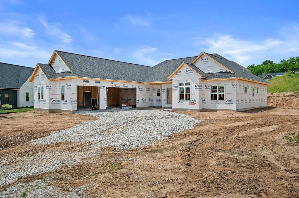 W253n5539 Crescent Hill Dr, Sussex