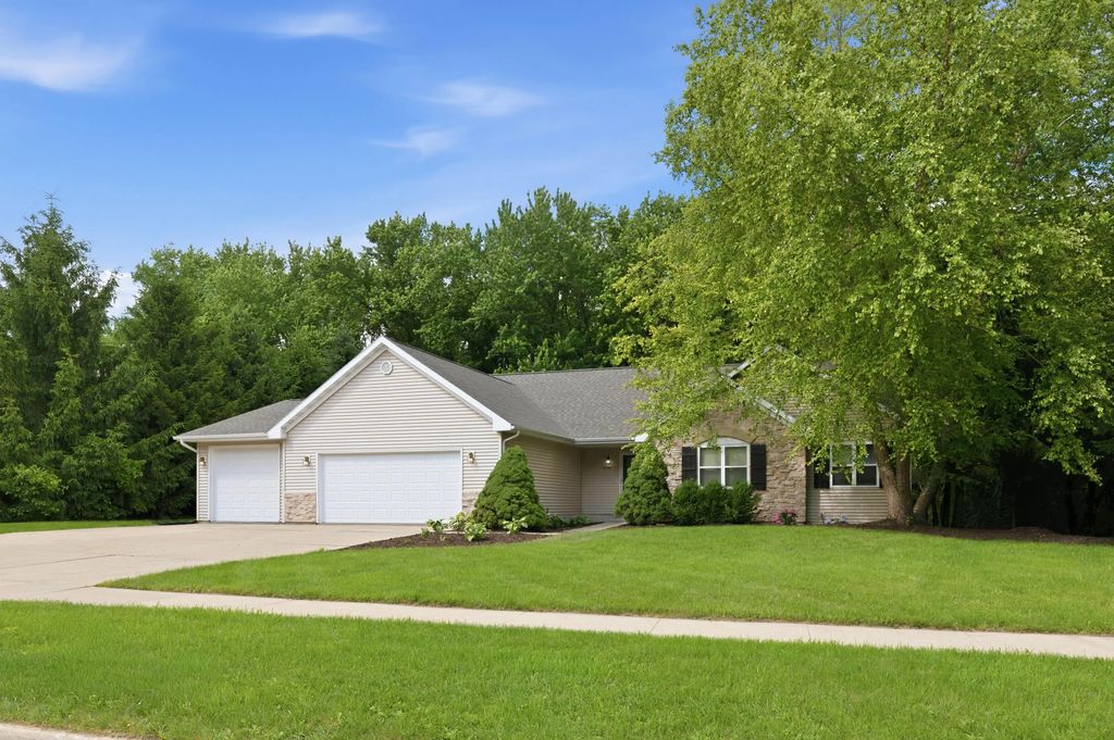 3130 Rockport Park Dr, Janesville
