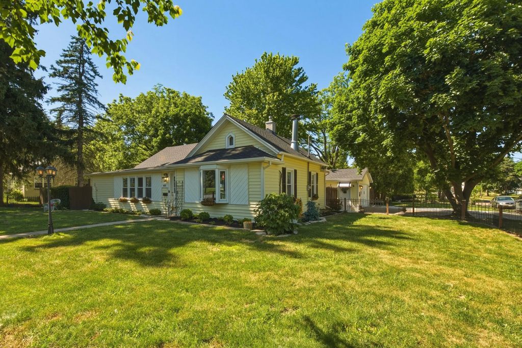 603 Spring St, Lake Geneva