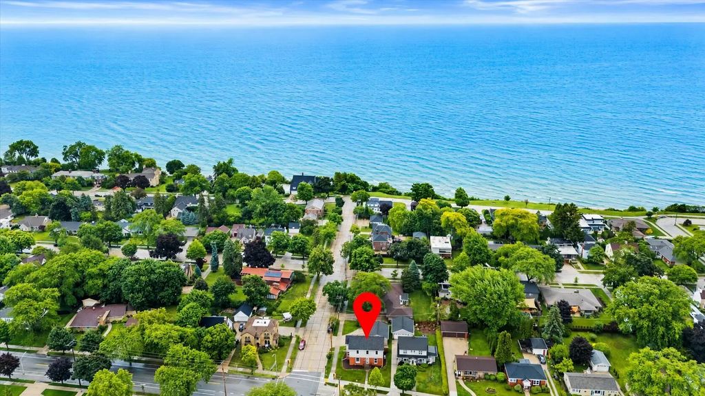 2925 N Main St, Racine