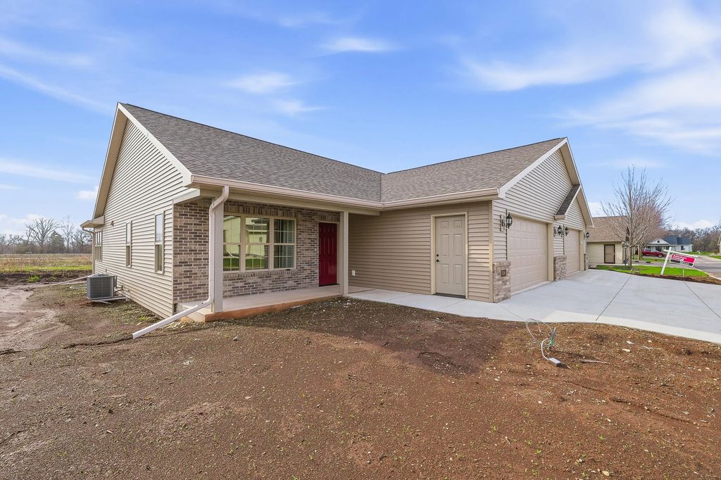336 Twilight Trl, Fond Du Lac